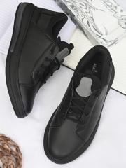 Roadster Men Black Casual Sneakers