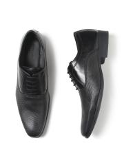 INVICTUS Men Black Textured Formal Oxfords