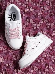 YK Girls White Sneakers With Applique Detail