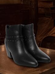 Roadster Women Black Solid Beads Embellished Heeled Boots