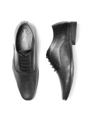 INVICTUS Men Black Textured Formal Oxfords