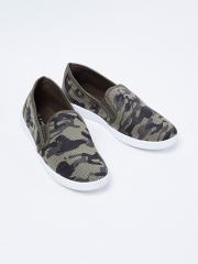 Fame Forever by Lifestyle Boys Olive Green Camouflage Print Slip-On Sneakers