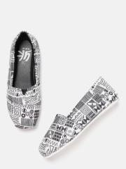 YK Girls White & Black Printed Slip-On Sneakers