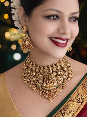 OOMPH Artificial Stones And Beads Jewellery Set