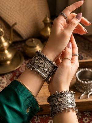 SZN Silver Plated Oxidised Bangle