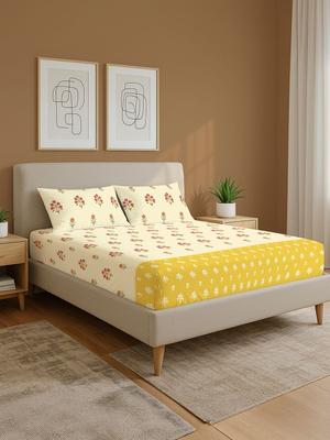 URBAN SPACE Yellow & White 144 Tc Queen Bedsheet With 2 Pillow Covers (88 Inch X 100 Inch)