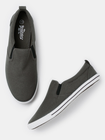 Roadster hot sale slip ons