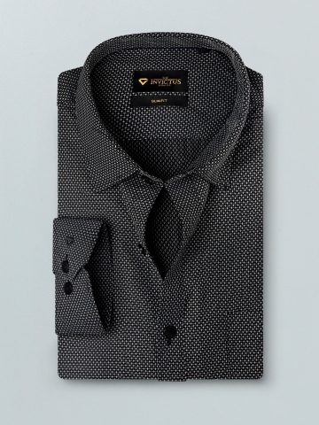 50 OFF on INVICTUS Men Black White Slim Fit Printed Formal