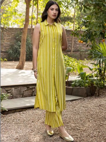 LERIYA FASHION Women Striped Regular Kurta with Trousers