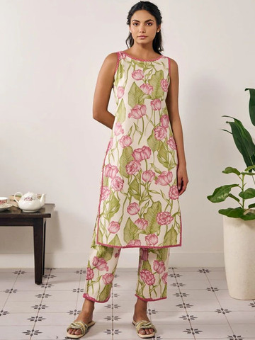 LERIYA FASHION Women Floral Printed Regular Gotta Patti Kurta with Trousers