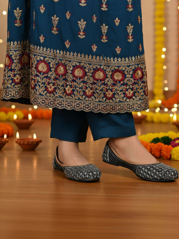 Anouk Women Embellished Party Mojaris with Embroidered Flats