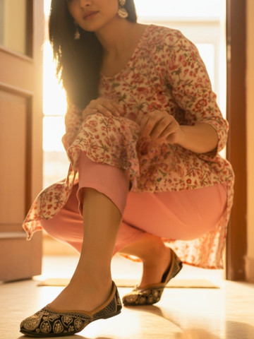 Anouk Women Embellished Ethnic Mojaris Flats