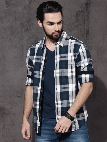 45% OFF on Roadster Men Navy Blue & Off-White Regular Fit Checked ...