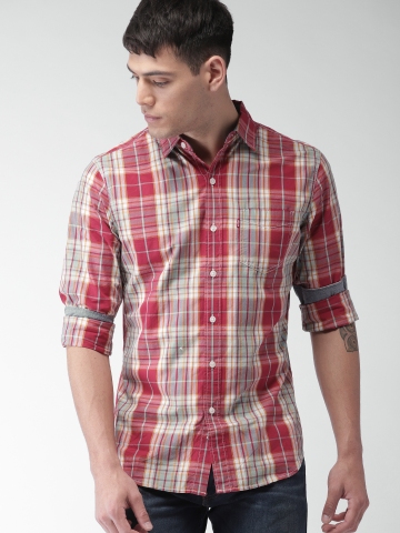5% OFF on Levis Men Red & White Slim Fit Checked Casual Shirt on Myntra |  