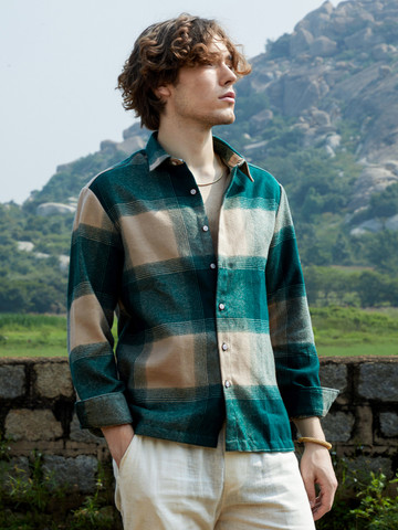 Campus Sutra Men Comfort Opaque Checked Casual Shirt