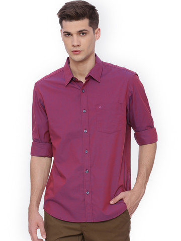Basics Men Magenta Slim Fit Solid Chambray Casual Shirt