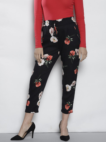 DOROTHY PERKINS Women Petite Black & Peach-Coloured Regular Fit Printed Cropped Trousers DOROTHY PERKINS Women Petite Black & Peach-Coloured Regular Fit Printed Cropped Trousers