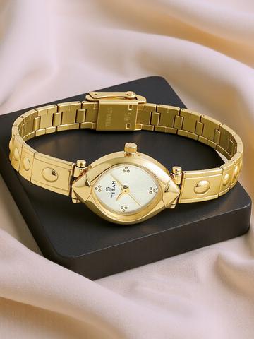 Titan Quartz Analog With Silver Dial Watch For Women - Nt2417ym01