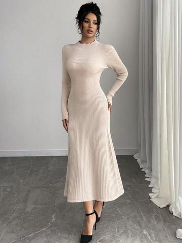 TRAQUILA Women Solid Round Neck Formal Midi Dress