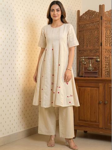 House of Pataudi Textured Round Neck Kurta & Trousers