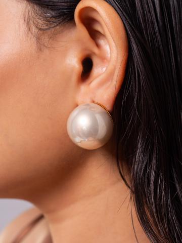 MINJI AND CO. Gold-Plated Pearls Beaded Spherical Shaped Studs
