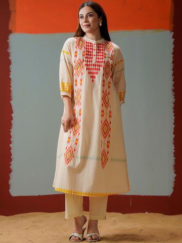 Varanga Women Embroidered Regular Thread Work Kurta with Trousers