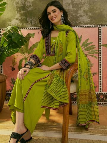Sangria Square Neck Kurta Trousers & Dupatta