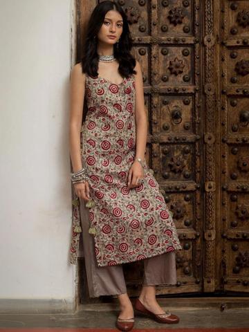 Sangria Women Floral Printed Regular Kurta with Palazzos