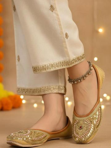 Anouk Women Embellished Ethnic Mojaris Flats