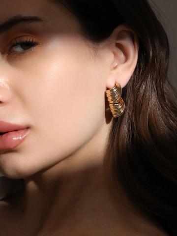 SOHI Contemporary Drop Earrings