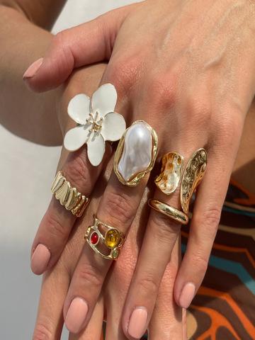 AQUASTREET Set of 6 Gold Anti-Tarnish Baroque Pearl White Floral Statement Stack Rings