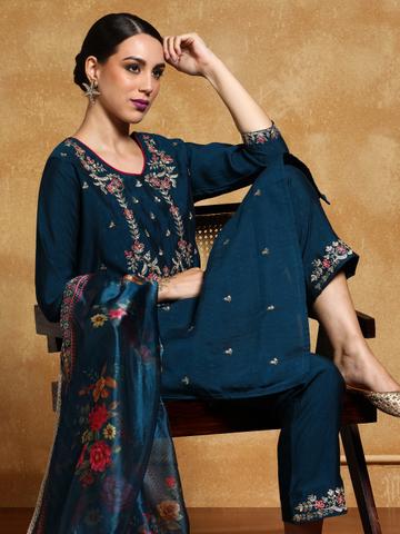 Varanga Women Floral Embroidered Regular Kurta with Trousers & With Dupatta