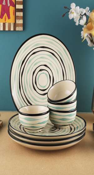 VarEesha 8 Piece Ceramic Microwave Safe Dinner Set