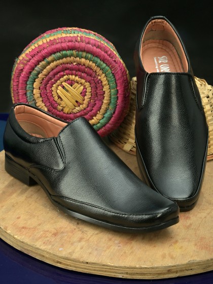 Price History of Sir Corbett Men Slip Ons from Myntra 111 10194079