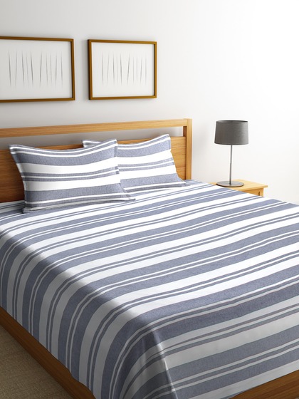 KLOTTHE Grey & White Striped Double Bed Cover With 2 Pillow Covers