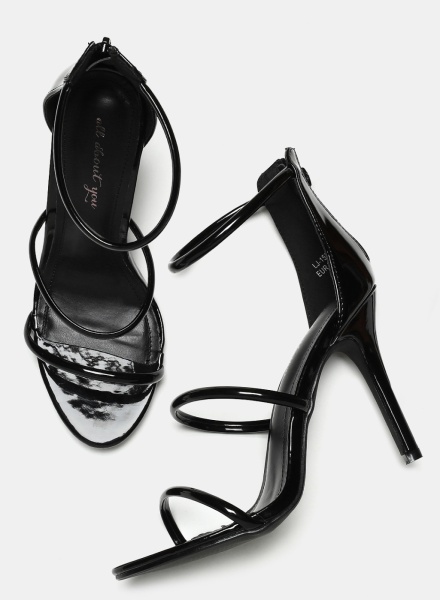 Black Solid Sandals