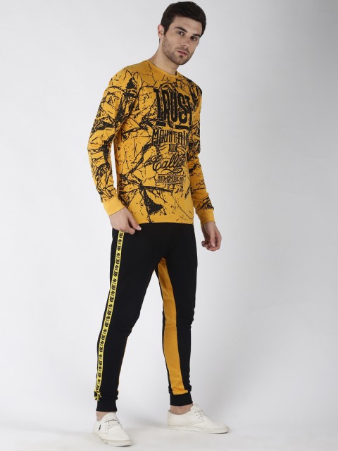 

Difference of Opinion Men Mustard Yellow & Black Printed Round Neck T-shirt