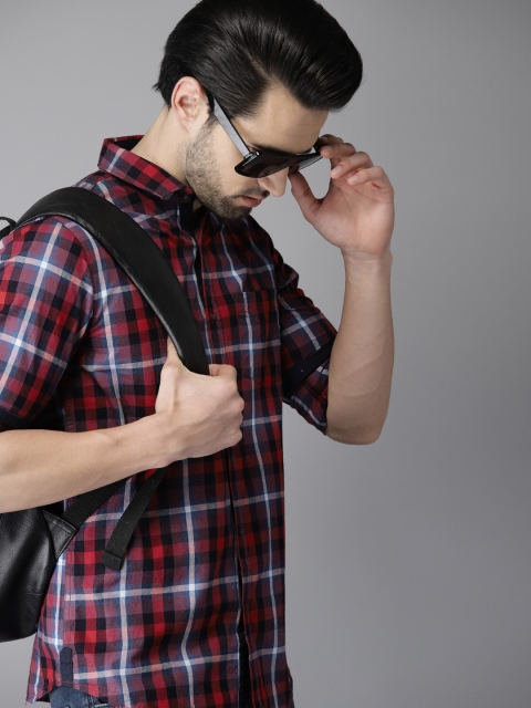 

Campus Sutra Men Red & Black Regular Fit Checked Casual Shirt