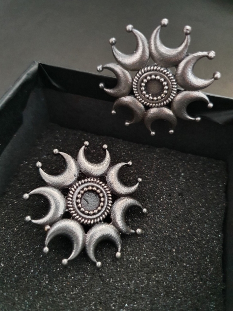 

Infuzze Silver-Toned Brass-Plated Oxidized Crescent-Shaped Studs
