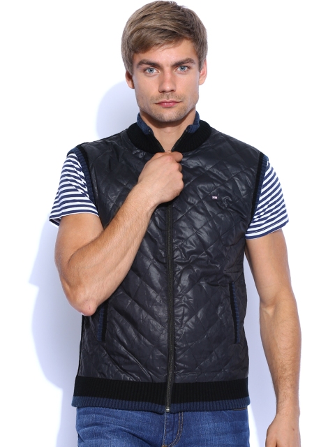 

Arrow Sport Black Sleeveless Cardigan