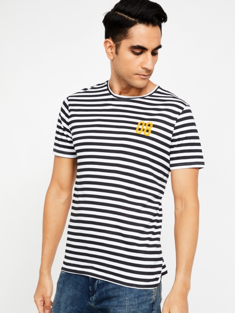 

Fame Forever by Lifestyle Men Black Solid Round Neck T-shirt