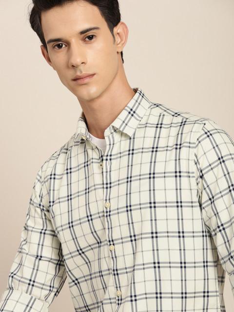 

INVICTUS Men Cream-Coloured & Navy Blue Slim Fit Checked Casual Shirt