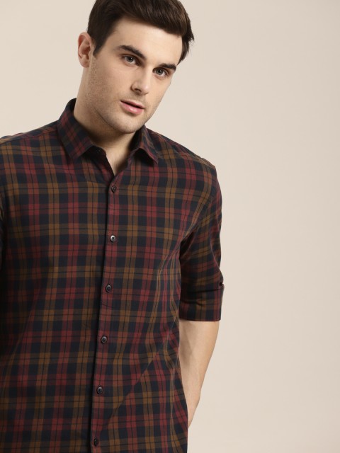 

INVICTUS Men Navy Blue & Maroon Slim Fit Checked Casual Shirt