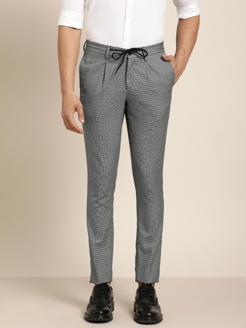 

INVICTUS Men Grey & Black Slim Fit Self Design Formal Trousers