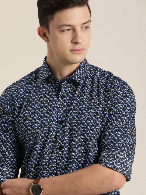 

INVICTUS Men Navy Blue & White Slim Fit Printed Smart Casual Shirt