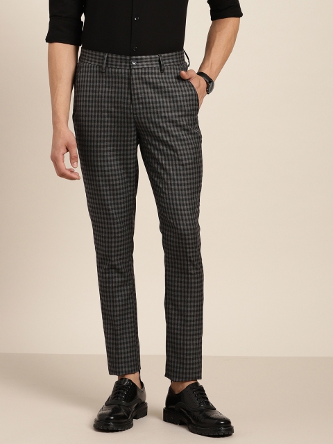 

INVICTUS Men Grey & Black Slim Fit Checked Formal Cropped Trousers