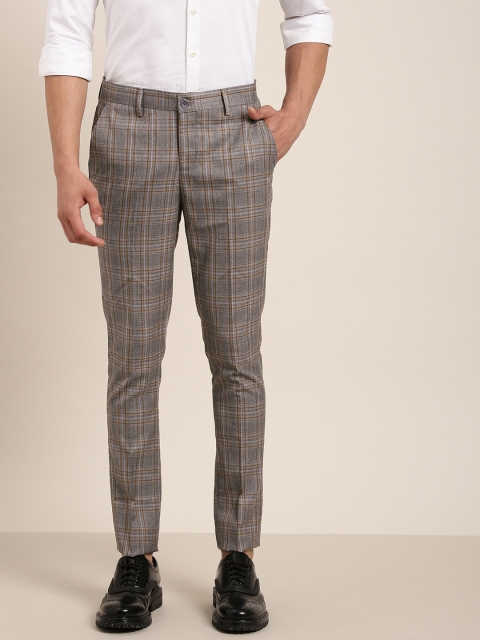

INVICTUS Men Brown & Black Slim Fit Checked Regular Trousers