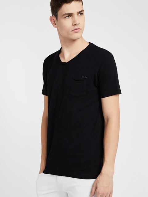 

UCLA Men Black Solid Round Neck T-shirt