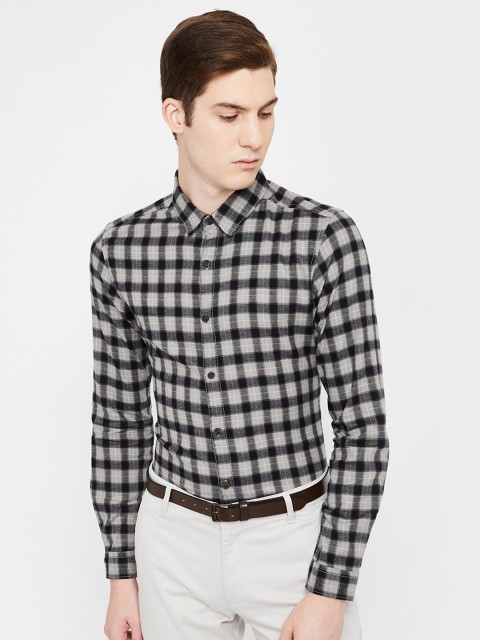 

UCLA Men Grey & Black Slim Fit Checked Casual Shirt