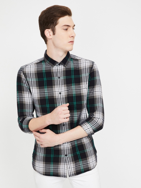 

UCLA Men Black & White Slim Fit Checked Casual Shirt
